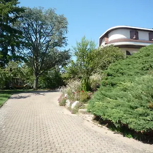 La Maison Des Bonheurs Bed & Breakfast